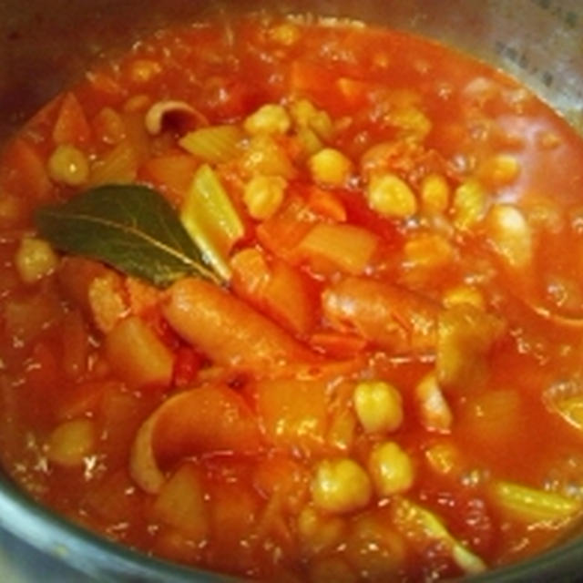 ひよこ豆とソーセージのトマト煮込み