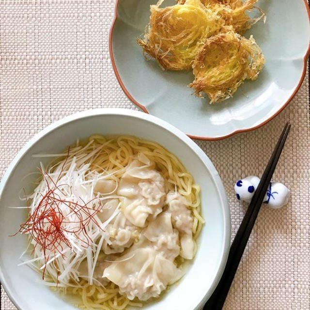 夏のお昼ごはん「ワンタン麺」と「とうもろこしのひげの天ぷら」。