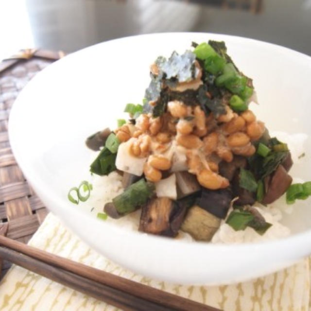 ＊とろ〜り茄子ニラねばねば納豆丼＊