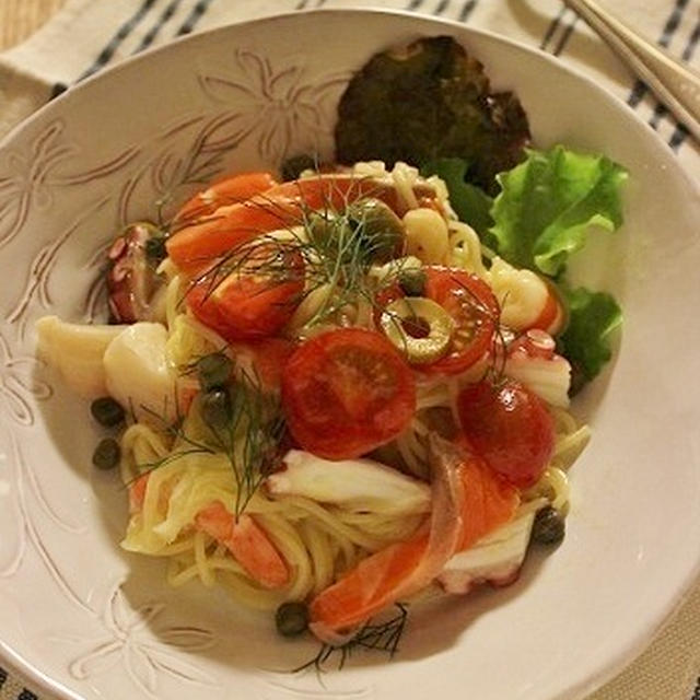 シーフードマリネの冷たいパスタ