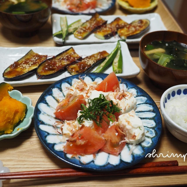 トマトとお豆腐のサラダともぐもぐ