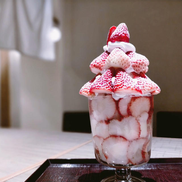 「雪苺パフェ」と押し寿司のセット♪小梅 浦和総本店