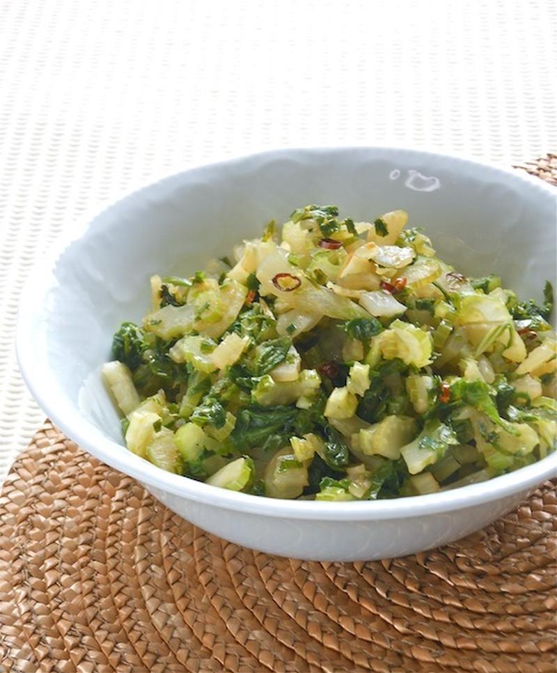 夏の食欲増進作り置きおかずおつまみは香味野菜でピリ辛！セロリのエスニックきんぴら。