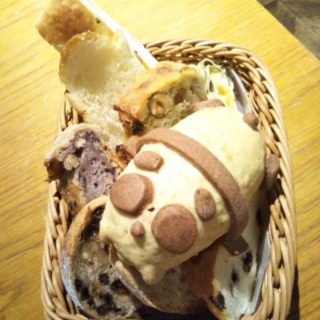 ランチ☆パンダらしいメロンパンとビッグハンバーガー〜