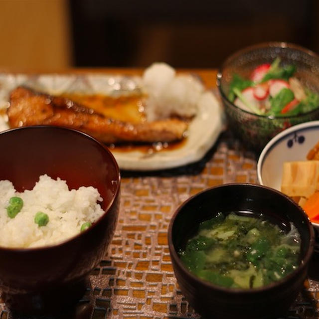 鰤の照り焼きと豆ご飯