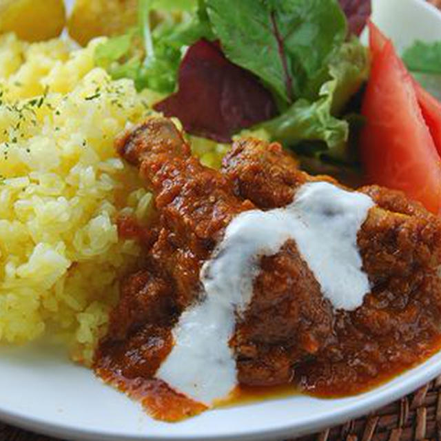 チキンカレーとローズマリーポテト（さつま芋）