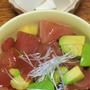 マグロアボカド丼