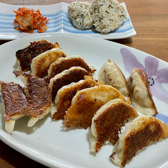 手間要らず！　例の餃子とおにぎりで