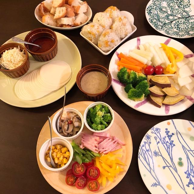 ホットプレート☆バーニャカウダ &餃子の皮でピザ♪