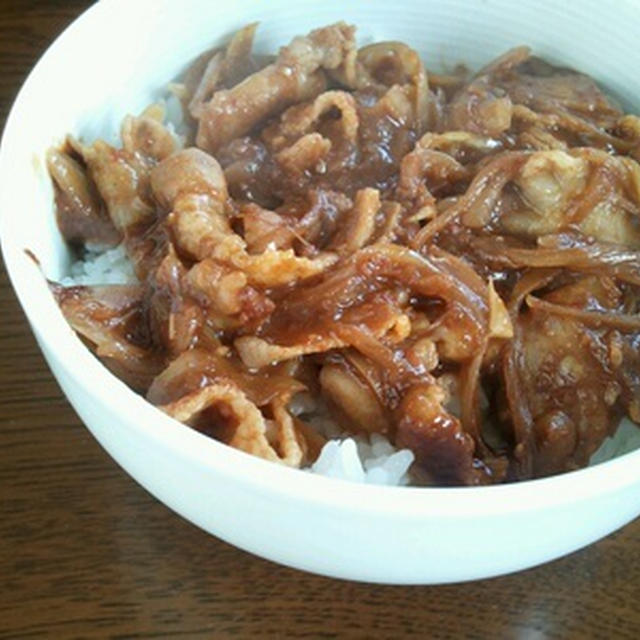 自家製ピリ辛味噌で「スタミナ豚丼」
