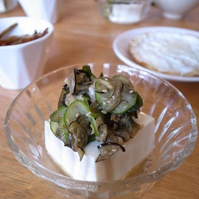 夏は、なすときゅうりの塩もみを豆腐にのせて｜2700日以上連続更新ブログの写真がずらり！