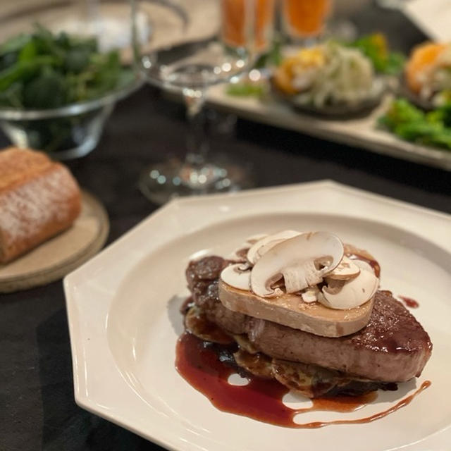 バレンタインの夜ごはん　牛ヒレ肉のロッシーニ風