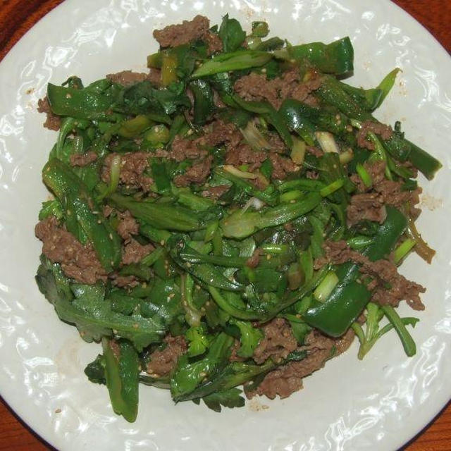 牛肉と菊菜のサラダとカレイとかぶの煮付け