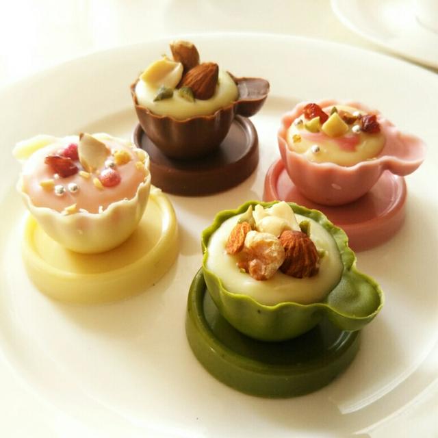 カップ&ソーサーのボンボンショコラ／またまたチョコレート1kg