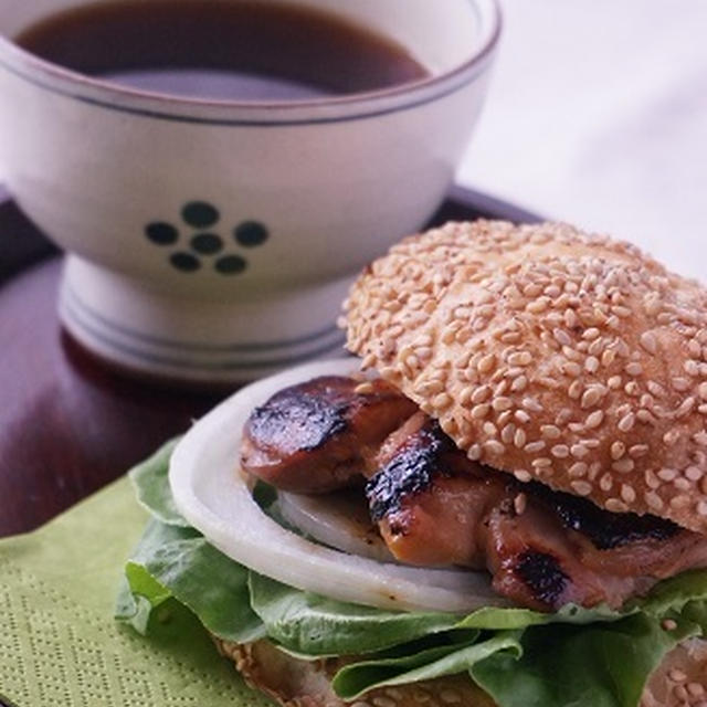 新玉ねぎと醤油麹チキンバーガー
