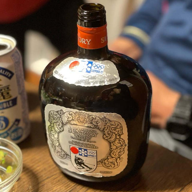 久々集まった家族でウイスキーで乾杯