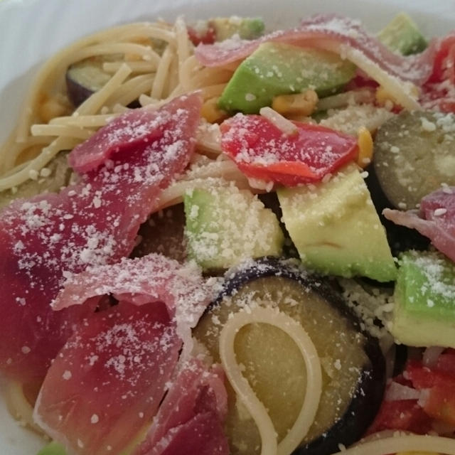 アボガトと生ハムのパスタ