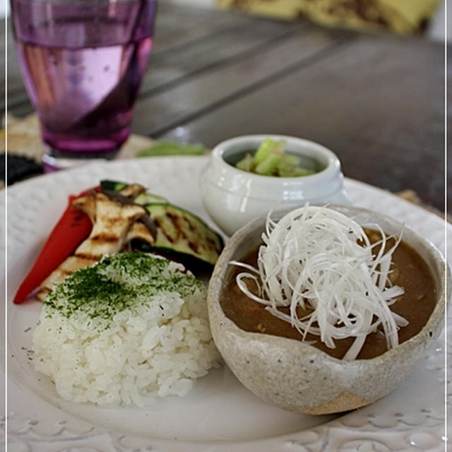 お蕎麦屋さんのキーマカレーwithグリルドべジ