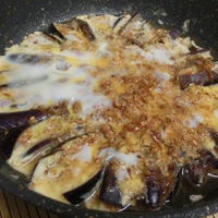 どぜうじゃなくて、なすだよ♪　なすとツナの柳川鍋