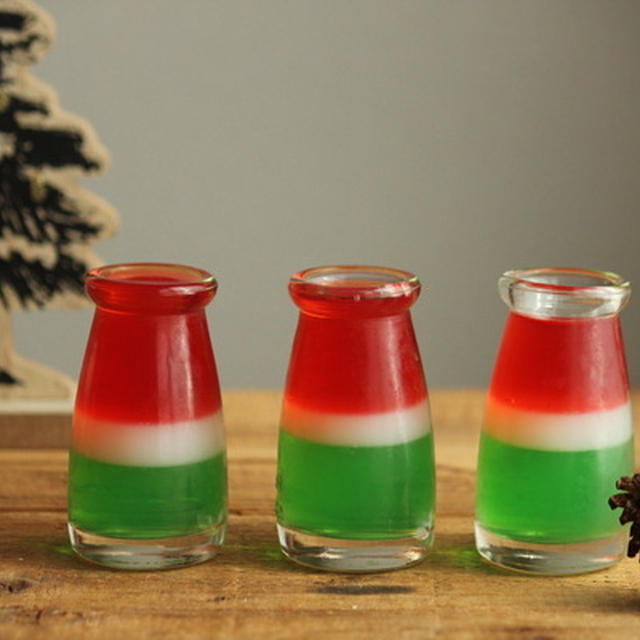 【簡単ゼリーレシピ】クリスマスカラーの3色ソーダゼリー