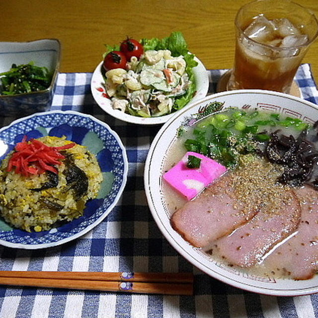 【夕食】うまかっちゃん（鹿児島黒豚とんこつ）・高菜炒飯・マカロニツナサラダ…