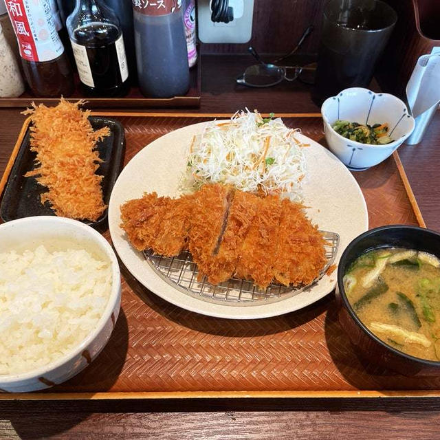熟成黒豚ロースかつ定食にいかフライを追加して食べる 〜かつ庵〜