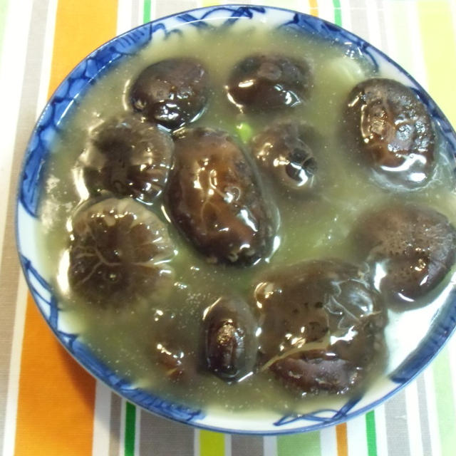 雨が降りました　　干ししいたけのしょっつる風味煮