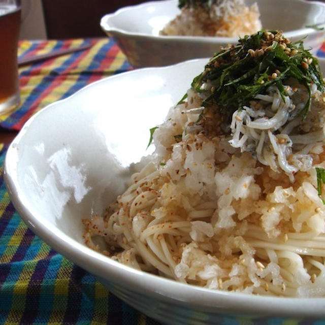 おろしとしらすとしそのっけそうめん