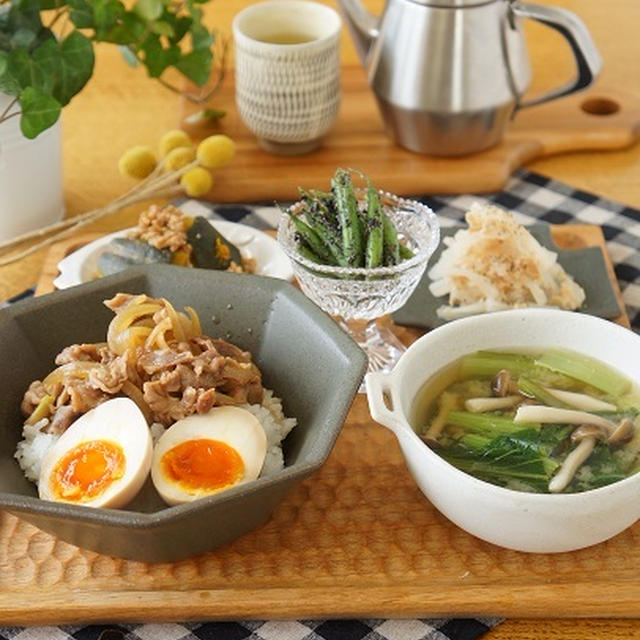 牛丼と常備菜でお昼ごはん