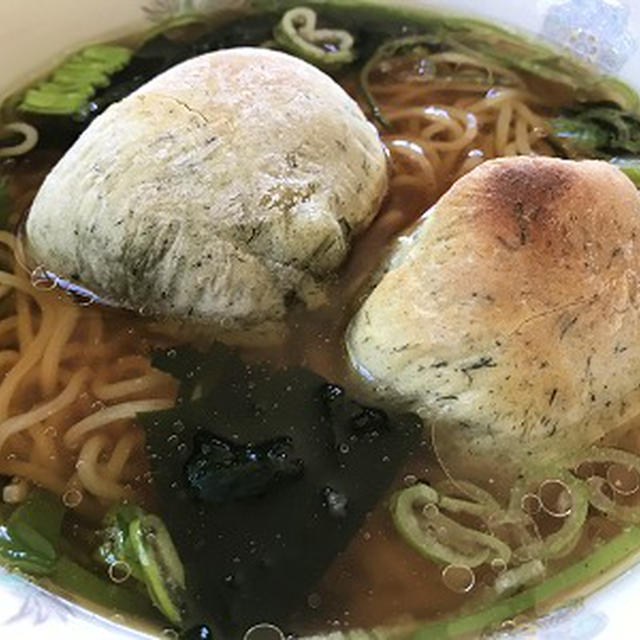 よもぎ餅で力ラーメン＆素焼き地のり＆華やかに咲いてるカルミア♪