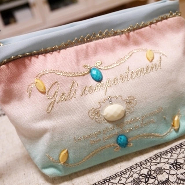 刺繍×ストーンモチーフのグラデポーチ☆
