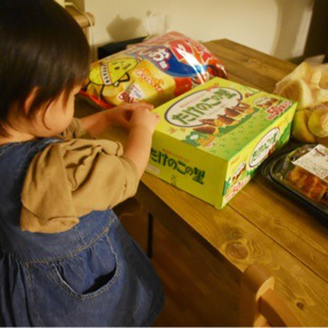 コストコの大きなお菓子に興奮する末っ子 By 長田知恵 つき さん レシピブログ 料理ブログのレシピ満載