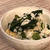 炊いたごはんに、ワカメを混ぜる。ワカメごはん。パパの料理塾で、パパたち絶賛