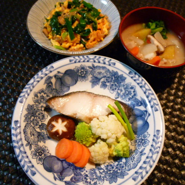 銀だらと野菜の蒸し物と豚汁の献立　夕ご飯