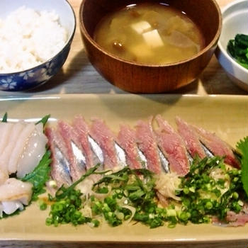 生秋刀魚一尾50円！秋刀魚とホタテの刺身
