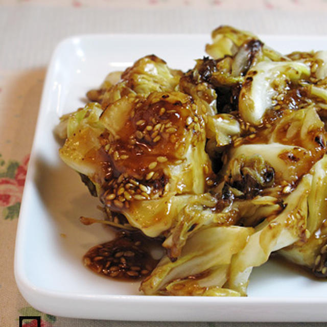 みんな大好き♪♪ざく切りキャベツの甘辛ごま焼き