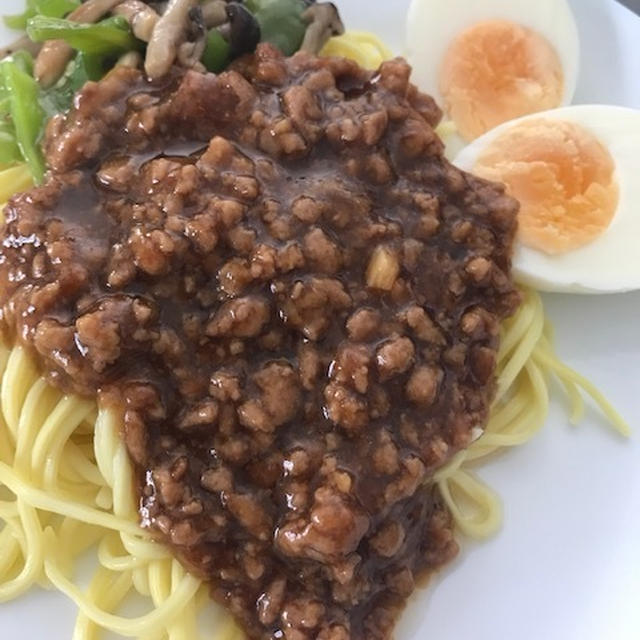 あり合わせでジャージャー麺風＋白玉団子入りフルーツ餡子