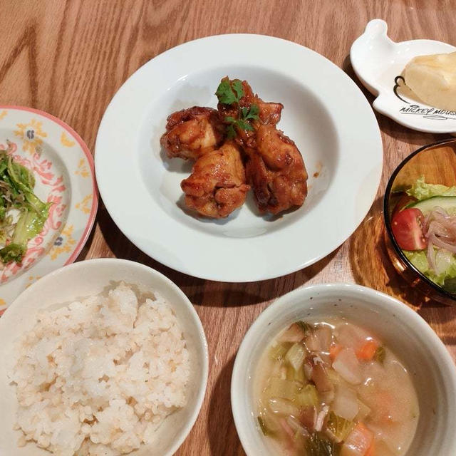手羽元の煮込み。