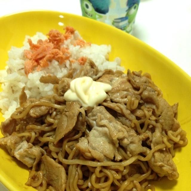 具沢山の日清焼きそば
