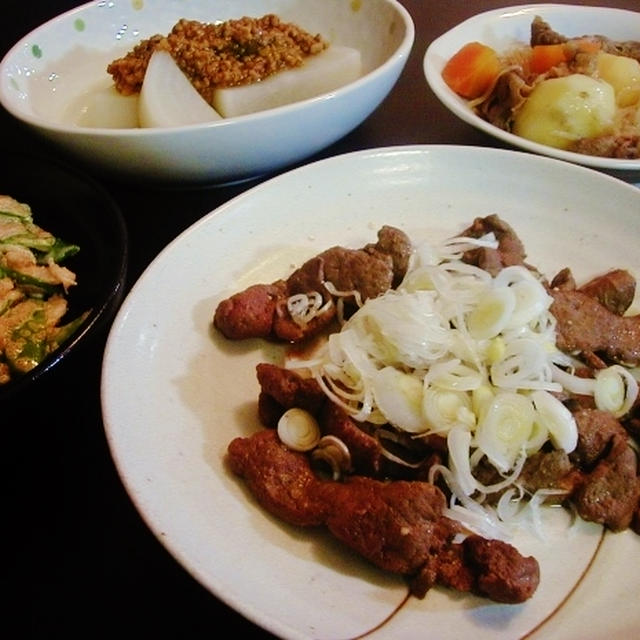 牛レバー塩たれ焼きと大根の肉味噌かけなど