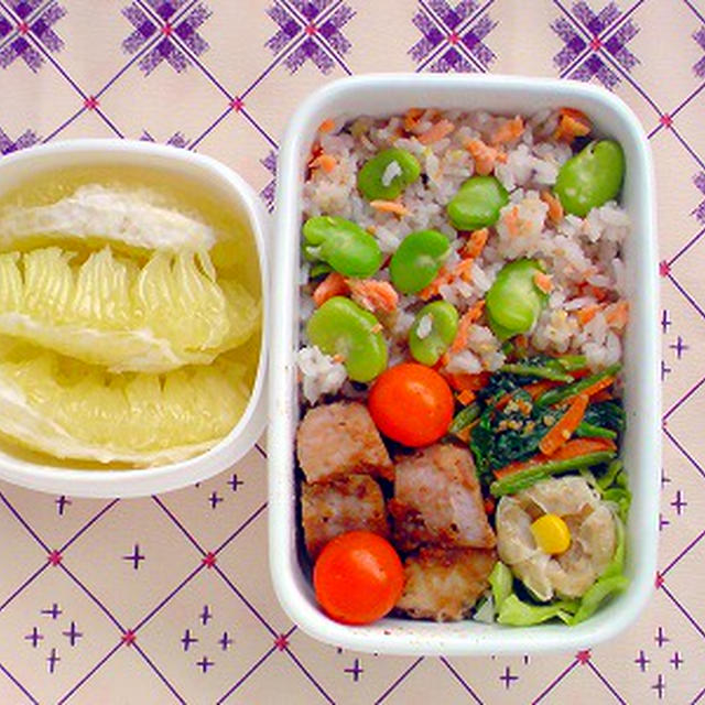 空豆と鮭の混ぜ混ぜご飯弁当