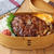 大きなハンバーグで満足感大！「豚の照り焼きバーグ」「にんじんレンジしりしり」2品弁当