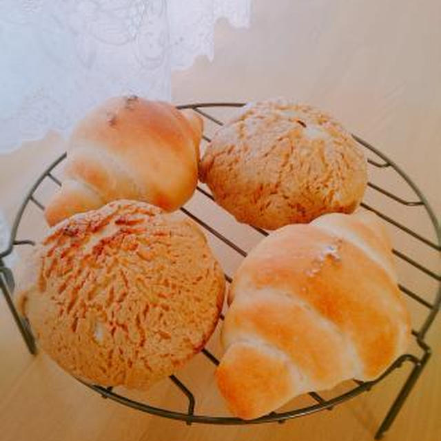 塩バターパン・目玉焼きサンド♪チャイクッキーのメロンパン♪