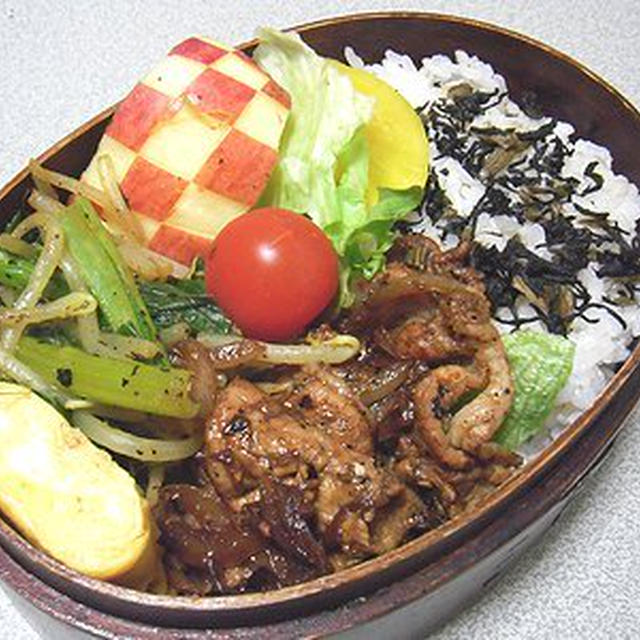 豚肉の味噌漬け弁当。仲良くご飯のにゃんこ