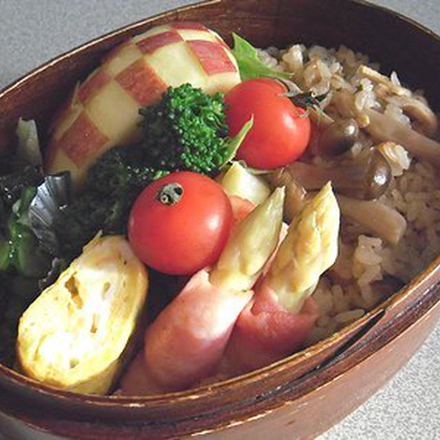 しめじ炊き込みご飯。きなこのハーネス姿