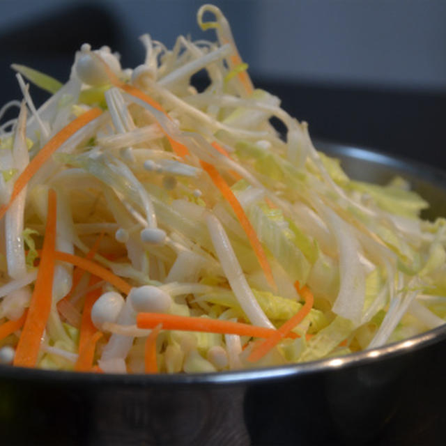 お礼♪とストウブで「細切り野菜の豆乳豚しゃぶ鍋」