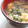 刻み野菜たっぷり♪葱と大根菜とお揚げの味噌汁