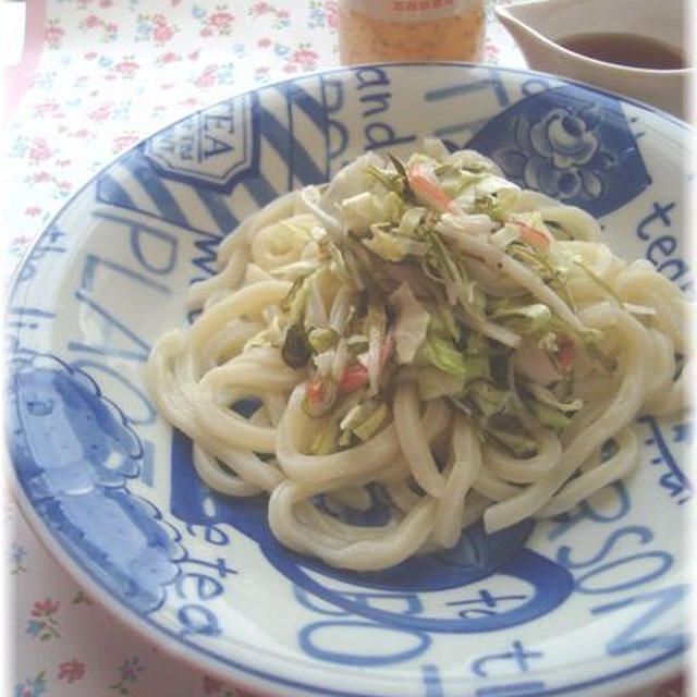 粒つぶのごまと胡麻油のマリアージュ☆春キャベツのサラダうどん♪