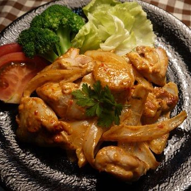 鶏もも肉と玉ねぎのチリマヨ