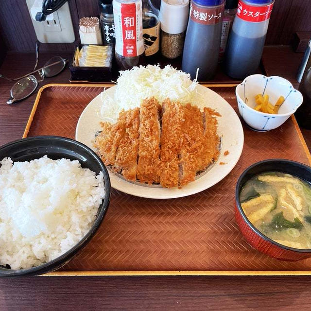 熟成黒豚ロースかつ定食白米大盛を食べる 〜かつ庵〜